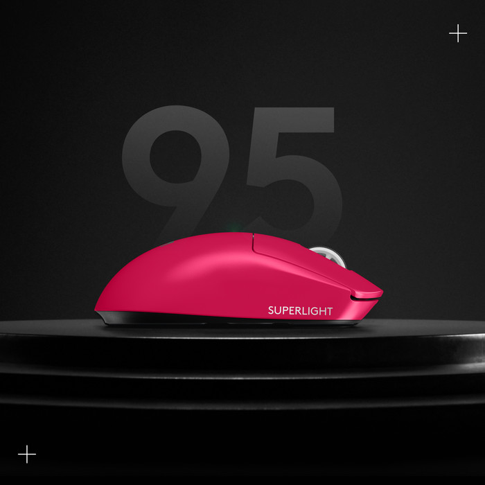 Logitech G PRO X Superlight 2 Lightspeed Kabellose Gaming-Maus Magenta produkt in gebrauch