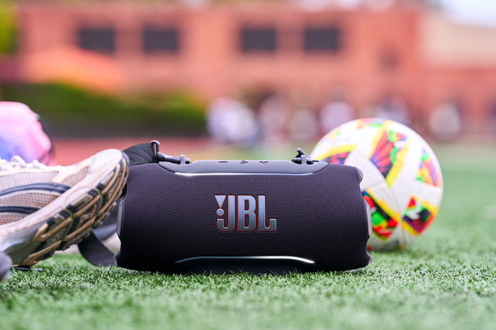 JBL Xtreme 5 Schwarz produkt in gebrauch