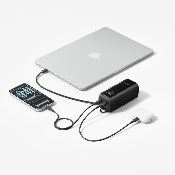 Belkin Powerbank 22.000 mAh mit Schnellladefunktion 120 Watt Schwarz produkt in gebrauch