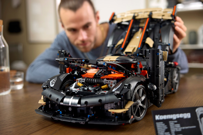 LEGO Technic Koenigsegg Sadair's Spear Hypercar 42232 produkt in gebrauch