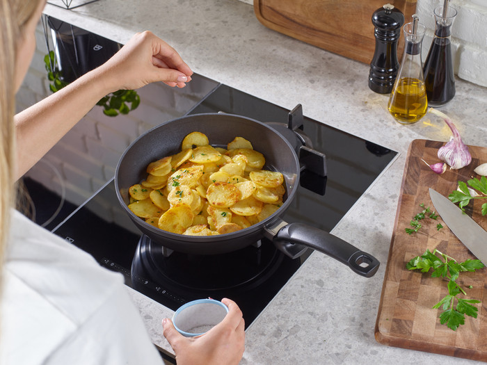 Fissler Ceratal Comfort Orbit Schwarz Bratpfanne 28 cm produkt in gebrauch