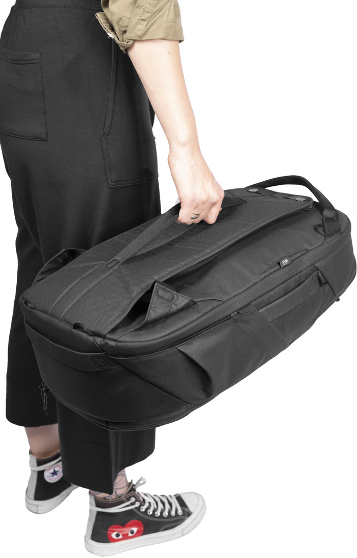 Peak Design Travel Backpack 30L v2 Black produkt in gebrauch