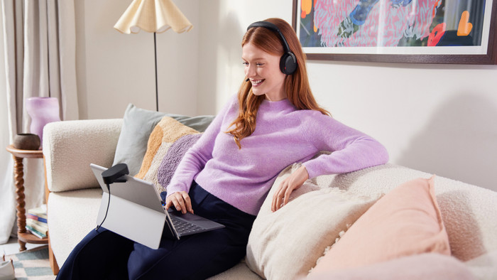 Jabra Evolve2 65 Flex UC Stereo USB-C Kabelloses Office-Headset produkt in gebrauch