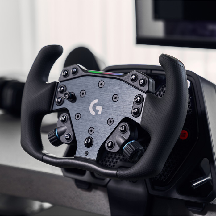 Logitech G RS50 System + Track Wheel - PlayStation und PC produkt in gebrauch