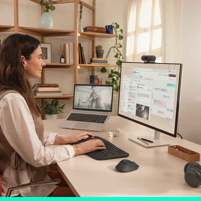Logitech MK880 Signature Comfort Plus Kabellose Tastatur und Maus Combo Graphite QWERTZ produkt in gebrauch