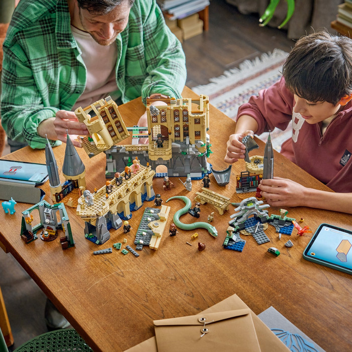 LEGO Harry Potter Schloss Hogwarts: Ostflügel 76473 produkt in gebrauch