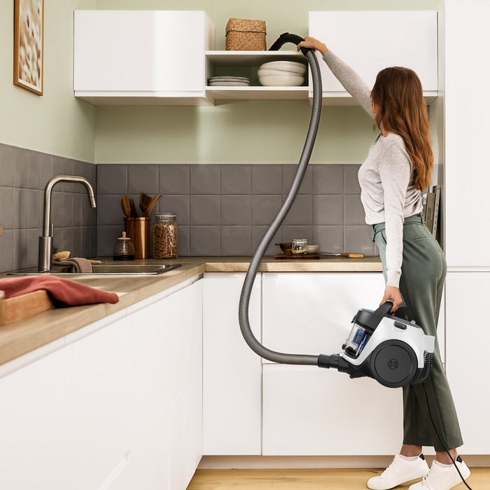 Bosch Series 2 BGS05WH2H product in use