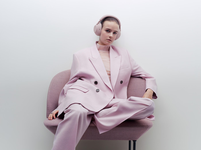 Sony WH-1000XM6 Rosa produkt in gebrauch