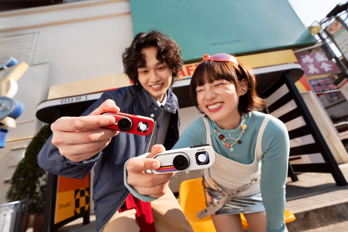 Insta360 GO 3S Retro-Bundle Rot 128 GB produkt in gebrauch