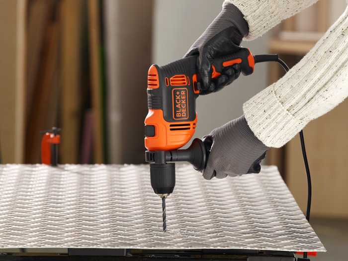 BLACK+DECKER BEH710SA40-QS product in use