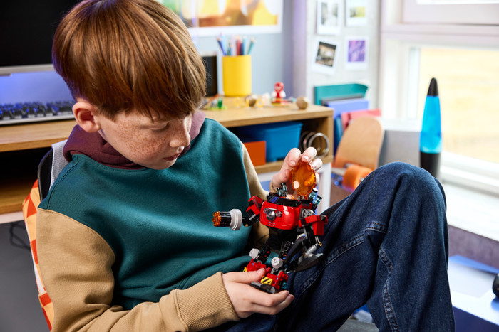 LEGO Sonic the Hedgehog Knuckles vs Dr. Eggman Egg Crusher Mech 77005 product in use