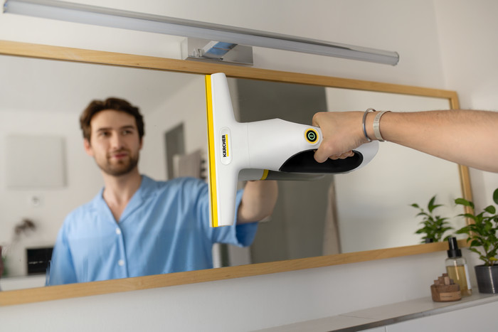Kärcher WV 2 Universal Precision product in use