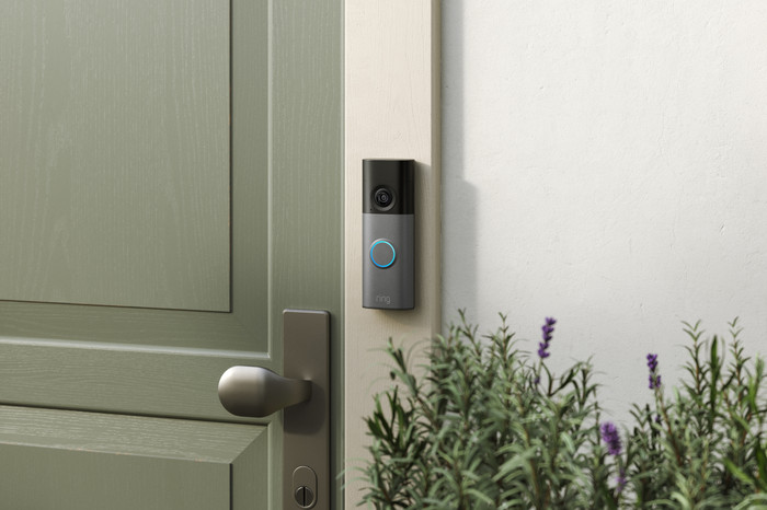 Ring Akku-Videotürklingel 2. Generation Silber + Chime produkt in gebrauch
