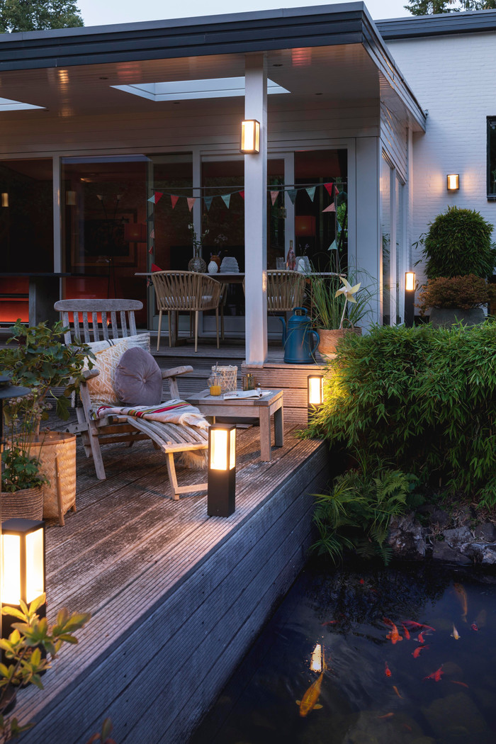 Philips Hue Impress Wandleuchte White & Color Schwarz Breit 3er-Pack produkt in gebrauch