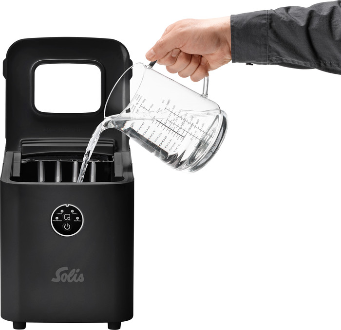 SOLIS Ice Cube Express Black product in use