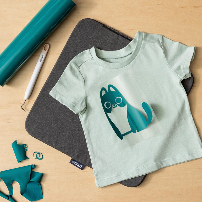 Cricut Joy 2 Blue Essentials + EasyPress Mini bundle product in use