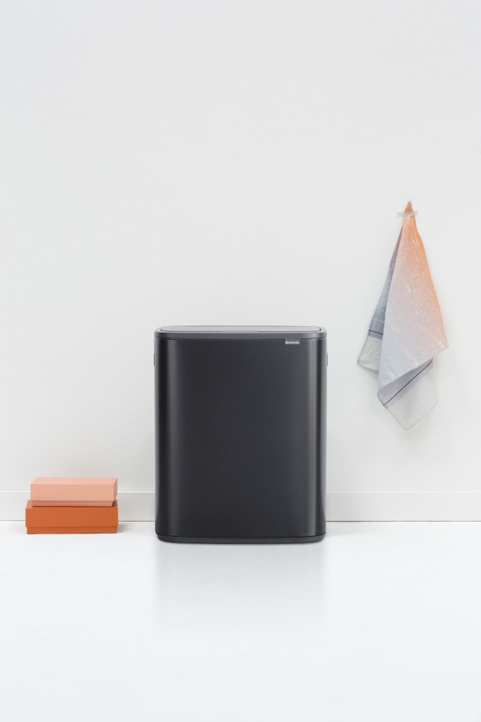 Brabantia Bo Touch Bin 60 Liter Matt Black produkt in gebrauch
