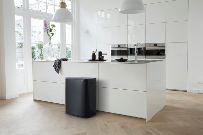 Brabantia Bo Touch Bin 60 Liter Matt Black produkt in gebrauch