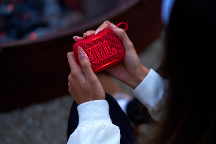 JBL Go 5 Rot produkt in gebrauch