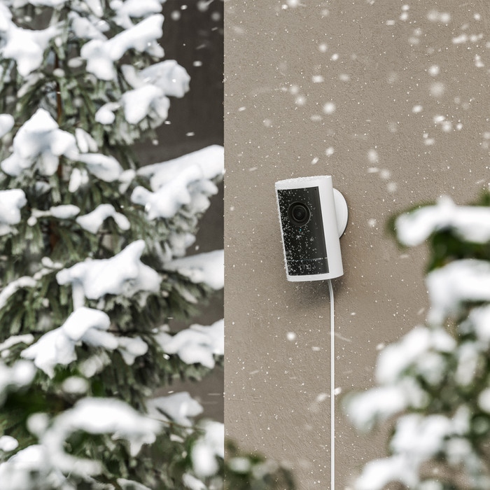 Ring Outdoor Camera Pro Stecker Weiß Doppelpack produkt in gebrauch