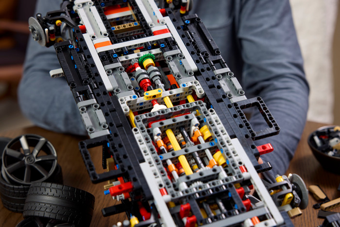 LEGO Technic Koenigsegg Sadair's Spear Hypercar 42232 produkt in gebrauch