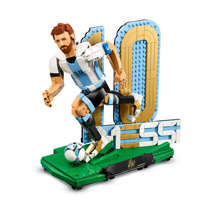 LEGO Editions Lionel Messi - Football Legend 43015 product in use