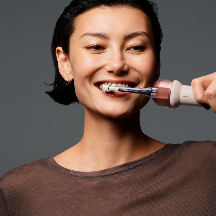 Dyson CameraJet Ceramic Pink produkt in gebrauch