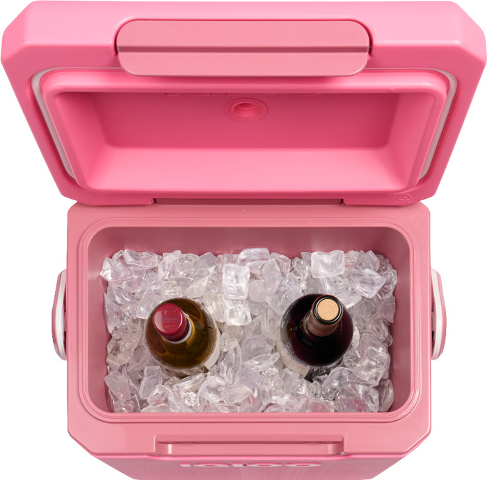 Igloo Tag Along Too Highrise 22QT Pink product in use