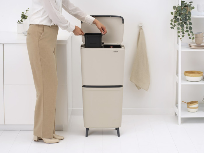 Brabantia SortUp Recycle Hi Mülleimer 25+10+10L Beige produkt in gebrauch