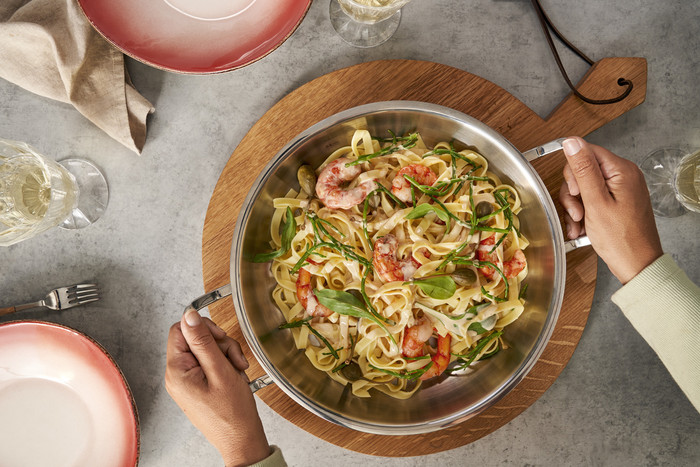 Fissler Original-Profi Collection Topf- und Pfannenset 5-teilig + Servierpfanne 24 cm produkt in gebrauch