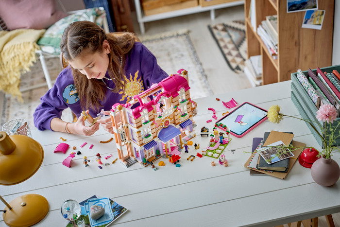 LEGO Friends Das Grandhotel von Heartlake City 42704 produkt in gebrauch