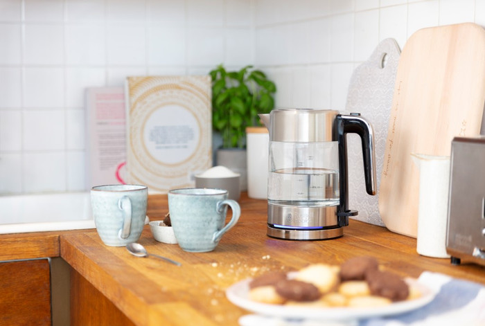 Russell Hobbs Compact Home Glass product in use