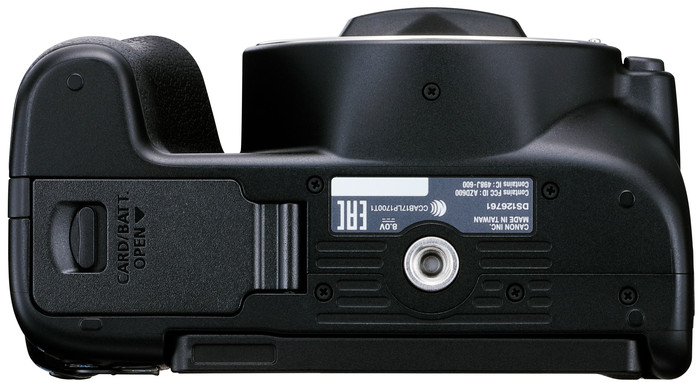 Canon EOS 250D + 18-55 f/4-5.6 IS STM back