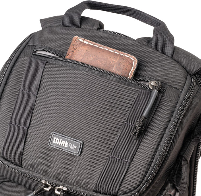 Think Tank DarkLight Reiserucksack 14L Schwarz detail