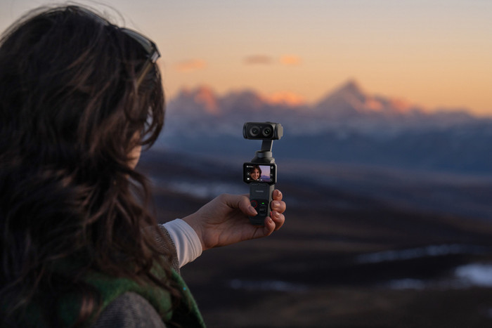 Insta360 Luna Ultra Schwarz produkt in gebrauch