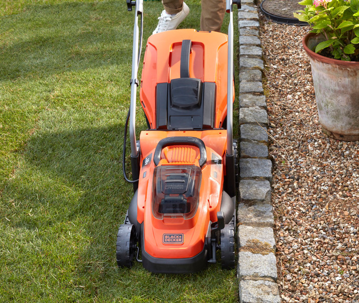 BLACK+DECKER BCMW33184L2 produkt in gebrauch