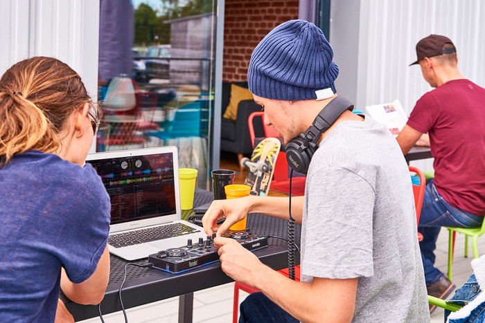 Hercules DJControl Starlight product in use