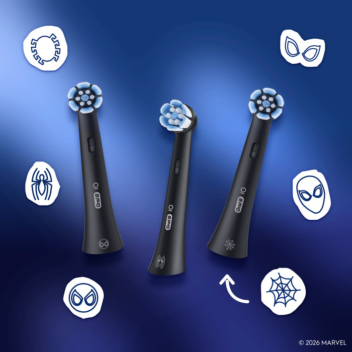 Oral-B iO Sanfte Reinigung Spiderman (4 Stück) produkt in gebrauch