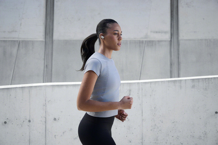 Sony WF1000XM6S Silber produkt in gebrauch