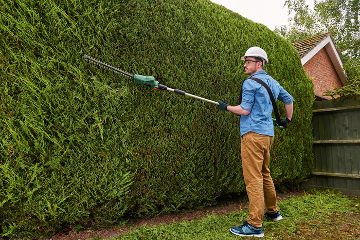 Bosch UniversalHedgePole 18 (Without Battery) product in use