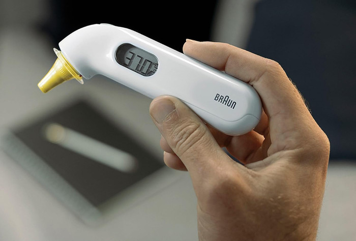 Braun ThermoScan 3 IRT3030WE product in use