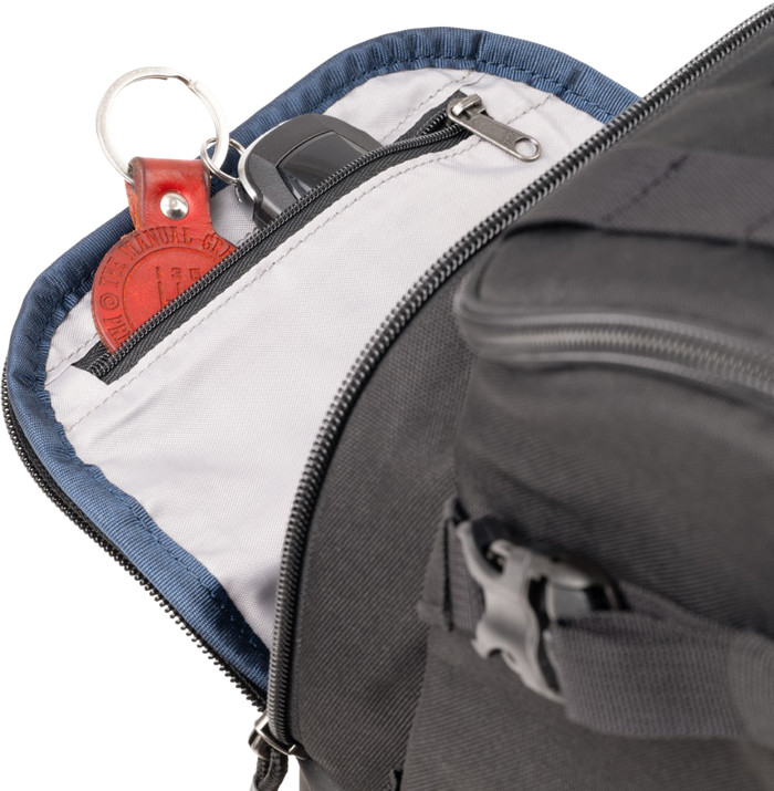 Think Tank DarkLight Reiserucksack 14L Schwarz detail