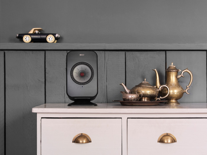 KEF P1 LSX Desk Pad Black per pair product in use