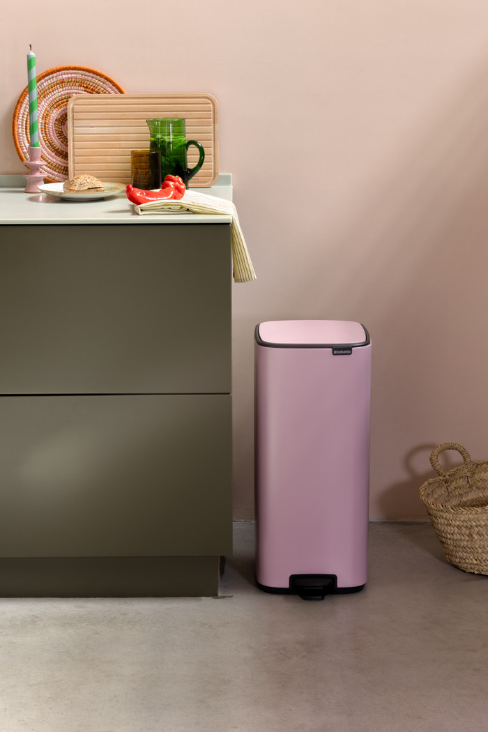 Brabantia Bo Treteimer 30 Liter Lilac Pink produkt in gebrauch