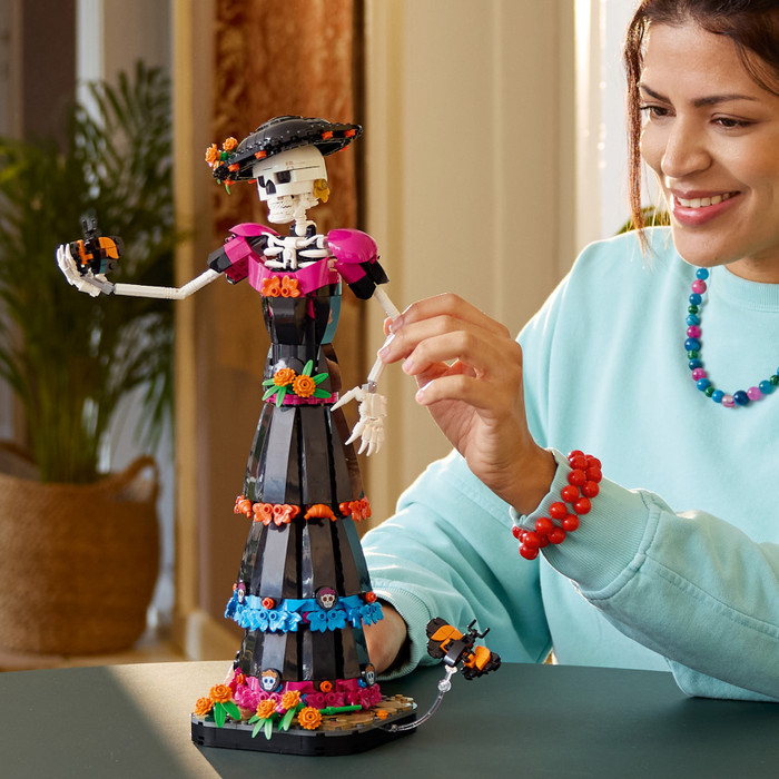 LEGO Ideas La Catrina 21372 produkt in gebrauch