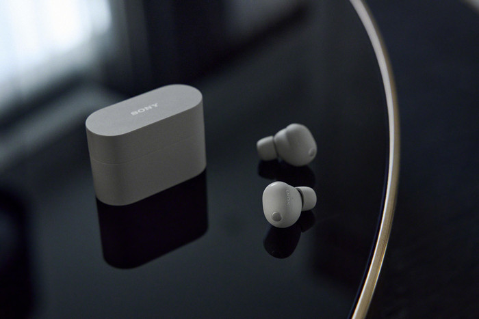 Sony WF1000XM6S Silber produkt in gebrauch