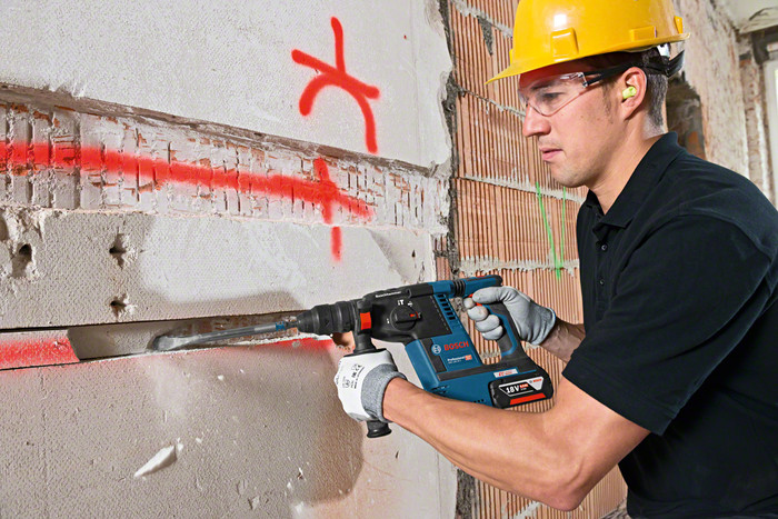 Bosch Professional 5-piece Combi Set product in use