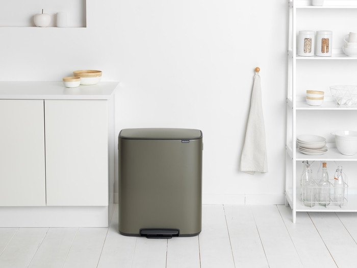 Brabantia Bo Pedal Bin 2 x 30 Liter Platinum produkt in gebrauch