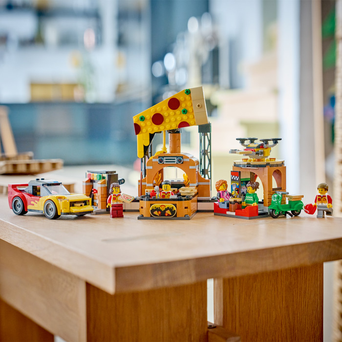 LEGO City Pizza-Liefererlebnis mit Fahrzeugen 60496 produkt in gebrauch