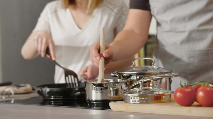 Tefal Duetto+ 4-teiliges Topfset produkt in gebrauch